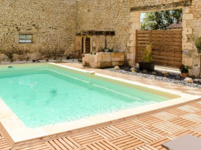 Charming holiday home in Aquitaine with Swimming Pool